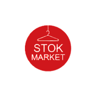 женская стоковая одежда. одежда. сток маркет одежда. вещи в магазине. вещи секонд хенд.