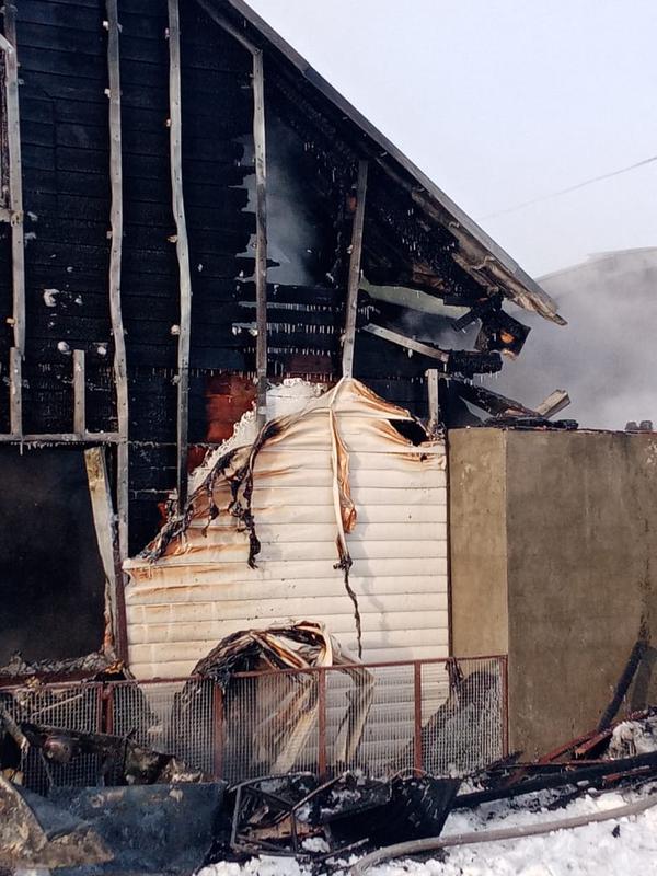 сгорели 7 домов. сгорели 7 домов. пожар в березово. 2022. пожар березовый.