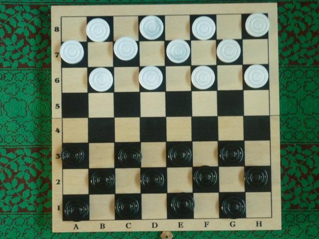 Мастер игры в шашки. Шашки поле. Шашки 10 на 10. Лидраугтс шашки. Лидраугтс шашки.