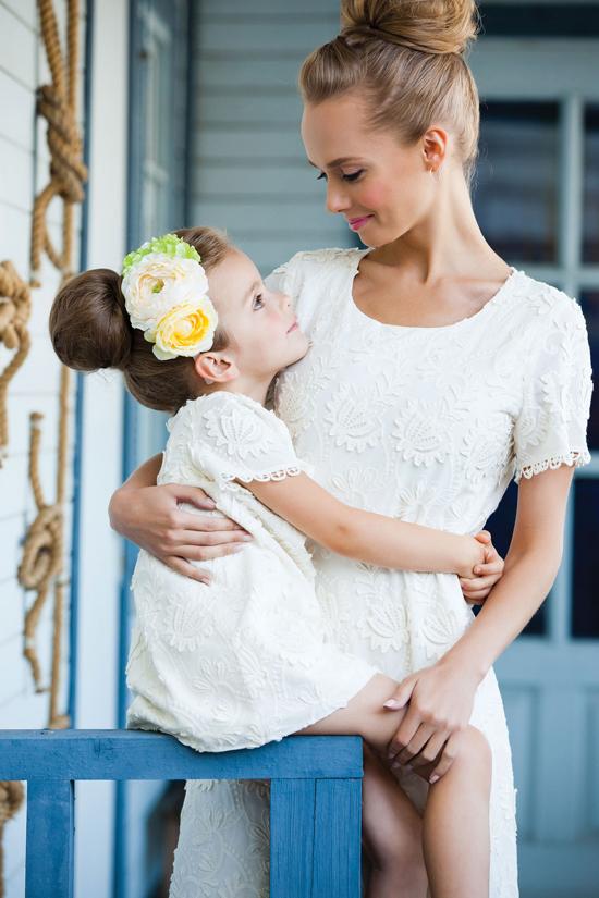 маленькие мамы с дочками. красивая дочь. красивая мама с ребенком. мама и дочка. маленькие мамы с дочками.