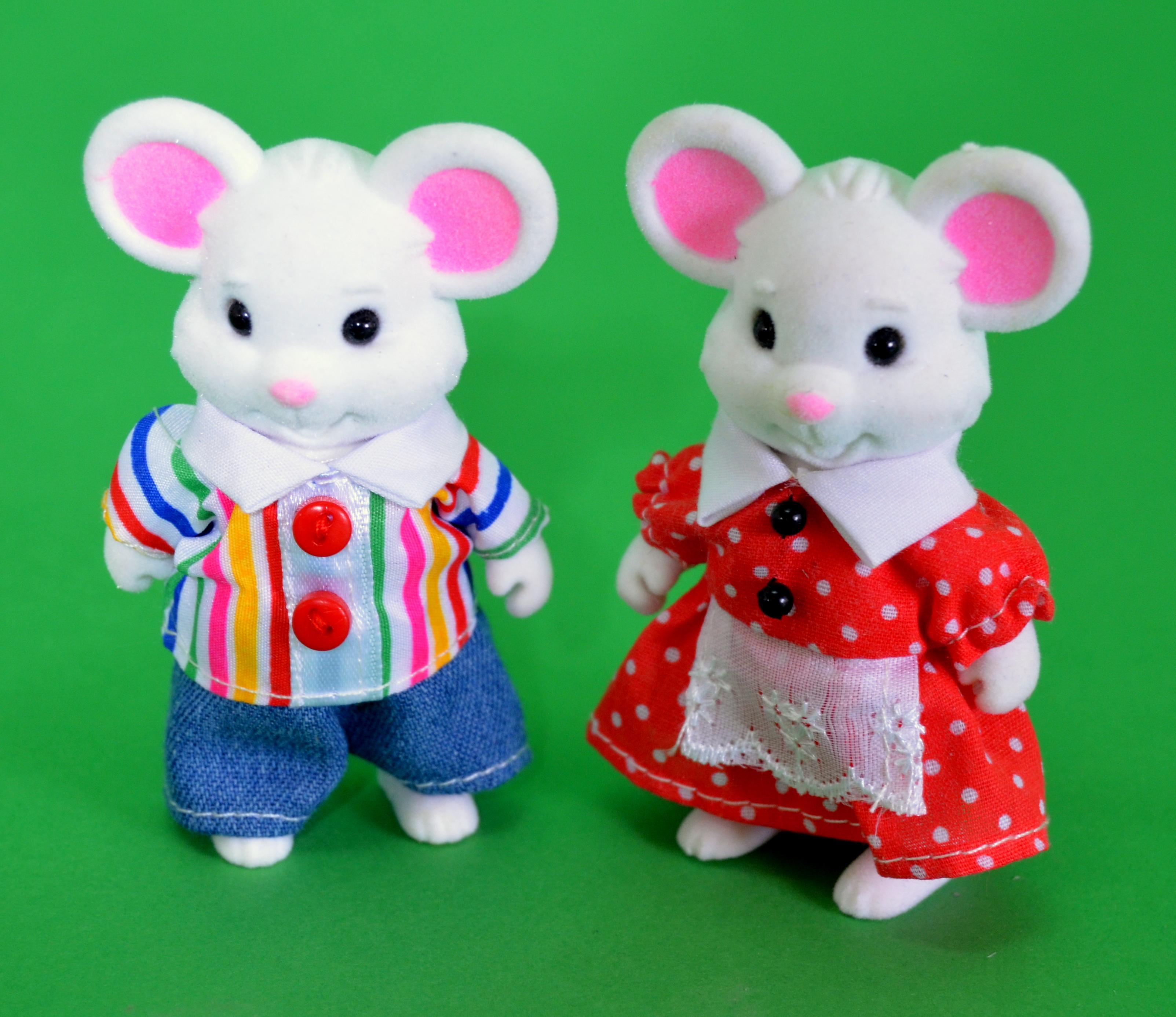 Sylvanian families calico critters. Sylvanian families игровая площадка 2241. Домик сильвания фэмили пекарня. Бобки фэмили. Фигурки игруша лесная семейка семья мышек i-1037983.